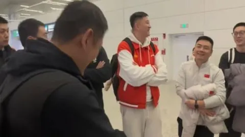 奥马尔执法国足客场战沙特，国足延续不败纪录